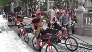 Funky sobre rodes amb La Dinamo a les Fires de Figueres