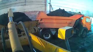 Погрузчик SDLG 936L загружает в Камаз шлак - 16.01.2016