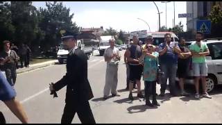 Tagliacozzo Folla infuriata davanti alla caserma in attesa dei ladri arrestati, applausi ai carabini