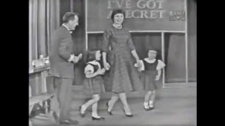 Young fashion models are going to Russia (IGaS 7/8/59)