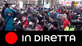 Vienna: negazionisti del Covid protestano contro le misure anti-contagio