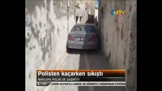 Polisten Kaçarken Sokağa Sıkıştı. Şanlıurfa, Otomobil dar sokakta sıkıştı