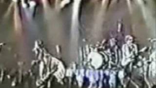 Haitsu fanservice at Kiss Miss Chick live
