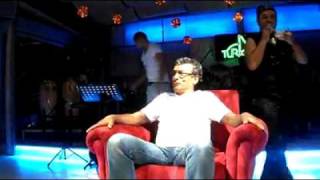 Mikrop Hikmet Kırmızı Koltuk Show