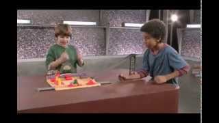 Игровой набор Hot Wheels с машинкой Monster Jam Mighty Minis Showdown Stadium