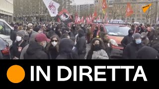 Francia: protesta contro candidato alla presidenza #Zemmour