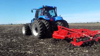 Трактор New Holland T8.410 и глубокорыхлитель Hatzenbichler