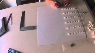 Construction d'une vitrine pour mini figurines Lego à base d'un cadre IKEA