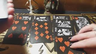 Гадание на картах. 4 короля ♤♡◇♧. Врет или правду говорит?)