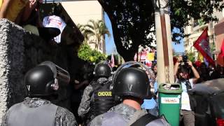 Manifestantes vaiam policiais militares