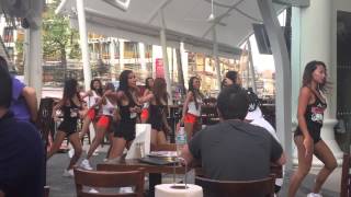 Тайки в HOOTERS