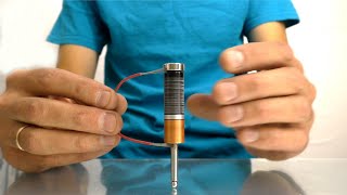 Униполярный двигатель из магнита и батарейки #Shorts