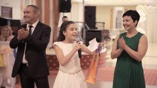 Поздравление 11-летней сестры жениха взорвало весь зал!