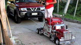 TruckModel Peterbilt 359 RC 1:4 Nissan Patrol vs. Peterbilt