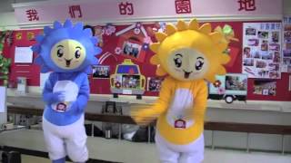 無障礙之家舞蹈小蘋果-自閉症日間服務中心（小型作業所）的學員配合《小蘋果》的歌曲表演舞蹈