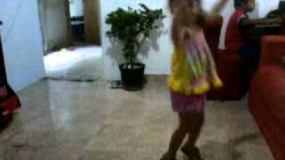 Maria Eduarda (dançando Ah Tá ♫ )