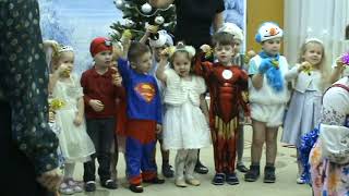 Новогодний утренник "Капризная ёлочка" средняя группа