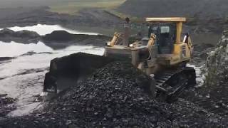 Komatsu D375A