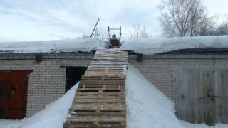 Тест снегоуборщика Kansas Snow Cat 651. И как доставить его своим ходом на крышу.