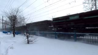 Электровоз ВЛ10-1411 следует через ст. Репино.