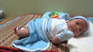 Út Lucas 1 tháng tuổi