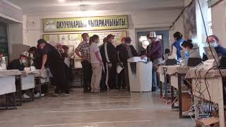 Выборы 2020: В Баткенской области на участке 8003 нарушается тайна голосования