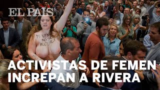 Dos activistas de Femen han increpado en Málaga a Albert Rivera