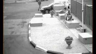Moscow cops shooting a criminal - Милиция стреляет