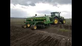 Трактор John Deere 7930 с сеялкой 1590