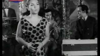 Εκει που σμιγουν οι καιροι - Χαρουλα Λαμπρακη