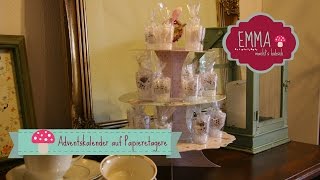 Adventskranz auf Papieretagere