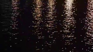 НОЧНЫЕ БЛИКИ НА ВОДЕ Футаж