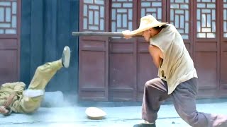 功夫小子把木棍當刀用！輕鬆解決包圍的偽軍