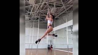 самый дикий стрип днс на высоких каблуках с шестом от школьници