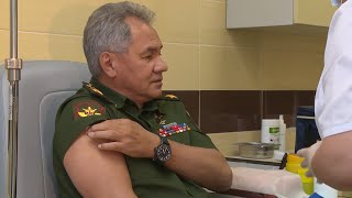 Сергей Шойгу сделал прививку российской вакциной от коронавируса