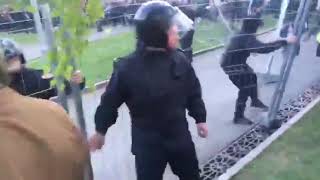 Драка толпы с Росгвардией Crowd fighting with the Rosgvardia