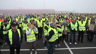 Chanpniers : Des centaines de gilets jaunes chantent la marseillaise