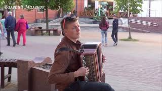 Баянист покорил девушек своим талантом!