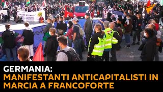 Germania: manifestanti anticapitalisti in marcia a Francoforte