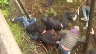 Georgian journalists fell from a height ქართველი ჟურნალისტები დაშავდნენ, მოაჯირი გადმოინგრა