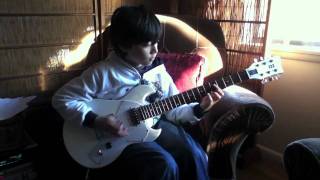 9 year old kid plays "Sultans of Swing" guitar solo by Dire Straits