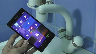 Microsoft Lumia 950 XL - Water Test (4K)