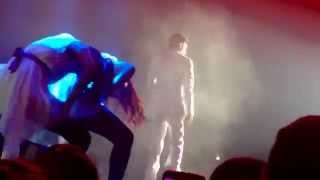 Anirudh singing Nijamellam Marandhu Pochu @ Anirudh Live In Sg Concert