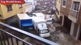 В ИСПАНИИ ПОТОКИ ВОДЫ УНОСЯТ МАШИНЫ/ IN SPAIN water flow entrainment MACHINES