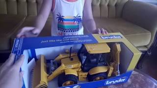 Распаковка Bruder Дорожный погрузчик с экскаватором JCB 4CX М1:16 из Rozetka.com.ua
