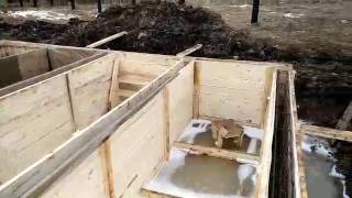 Закончена сборка внутренней стенки опалубки - 6 видео из 14