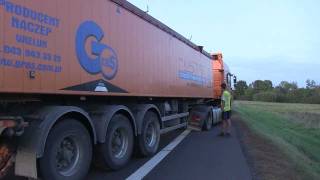 Kolizja na DK3 | 28.09.2011 - akcja pomocy drogowej - dźwig i holownik