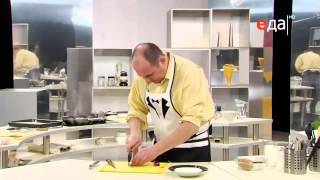 Жареная треска с холодным горчично-сметанным соусом / рецепт от шеф-повара / Илья Лазерсон