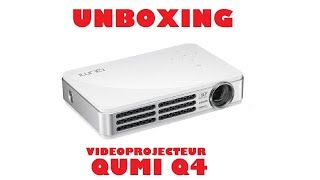 Unboxing du mini vidéoprojecteur Vivitek Qumi Q4