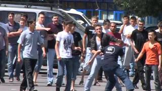Драка один против толпы красава пацан
